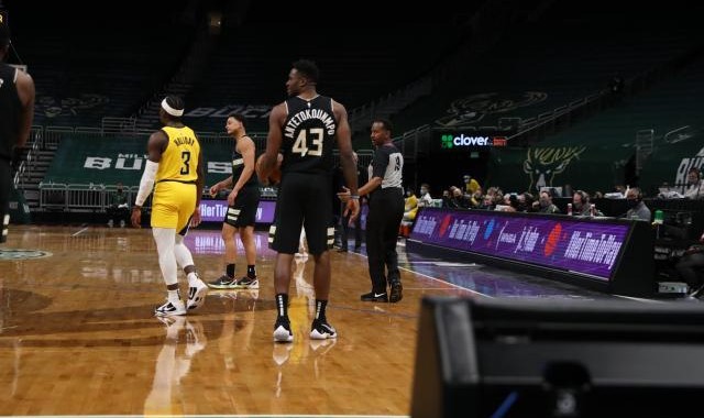 开云体育-大胜无聊改玩摄影 四个瞬间证明字母哥仍在进步