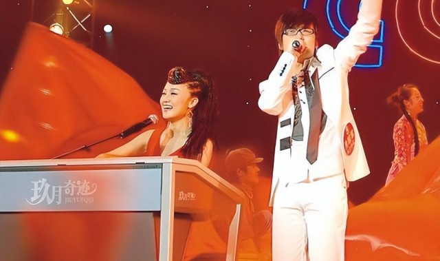 开云体育-玖月奇迹离婚7年，王小玮近况曝光，43岁无婚无育，发福显老