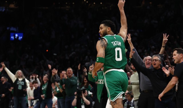 开云APP下载-塔图姆：现在比刚复出时放松多了 能找到更多让自己更自信的瞬间