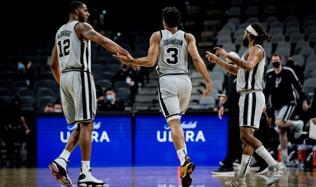 开云APP下载-力斩洛城双雄还能赢绿军 马刺永远不能被忽视