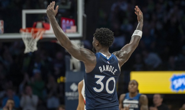 开云体育APP-兰德尔：我们防守其实不错 但开局给了对手太多二次进攻机会