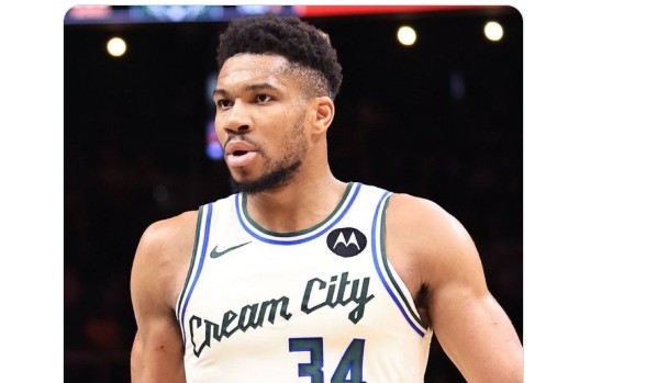 开云体育-美媒让AI Grok给字母P上未来东家的球衣！紫金球衣直接上身！