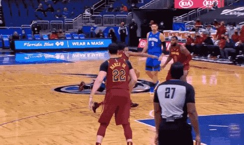 开云体育官网-富尔茨十字韧带撕裂赛季报销 命运真的对他太残忍